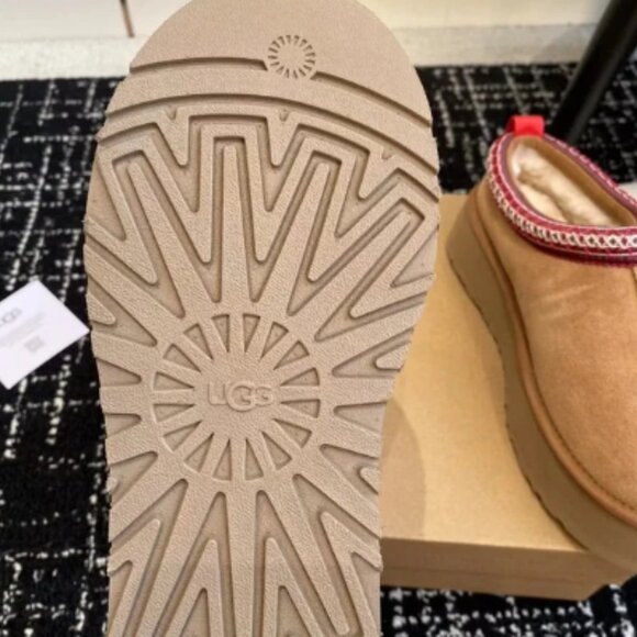 UGG classic super mini platform boots - Picture 9 of 9